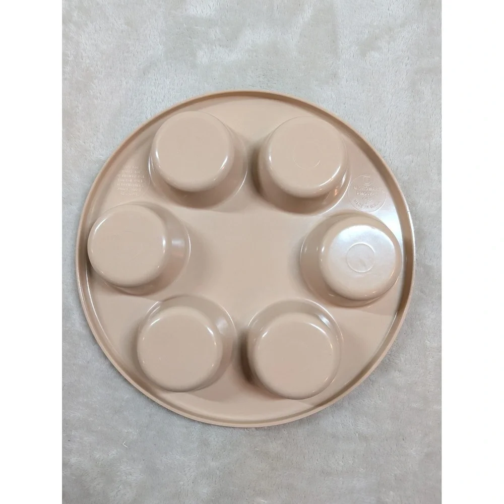 Nordic‎ Ware Vintage Microwave Egg Poacher Muffin Pan 6 Cup Almond PM447-T1 USA